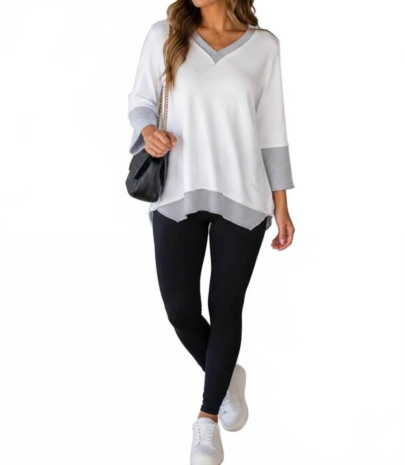 LULU-B Tops - NEW LULU-B v-neck button-back top in white